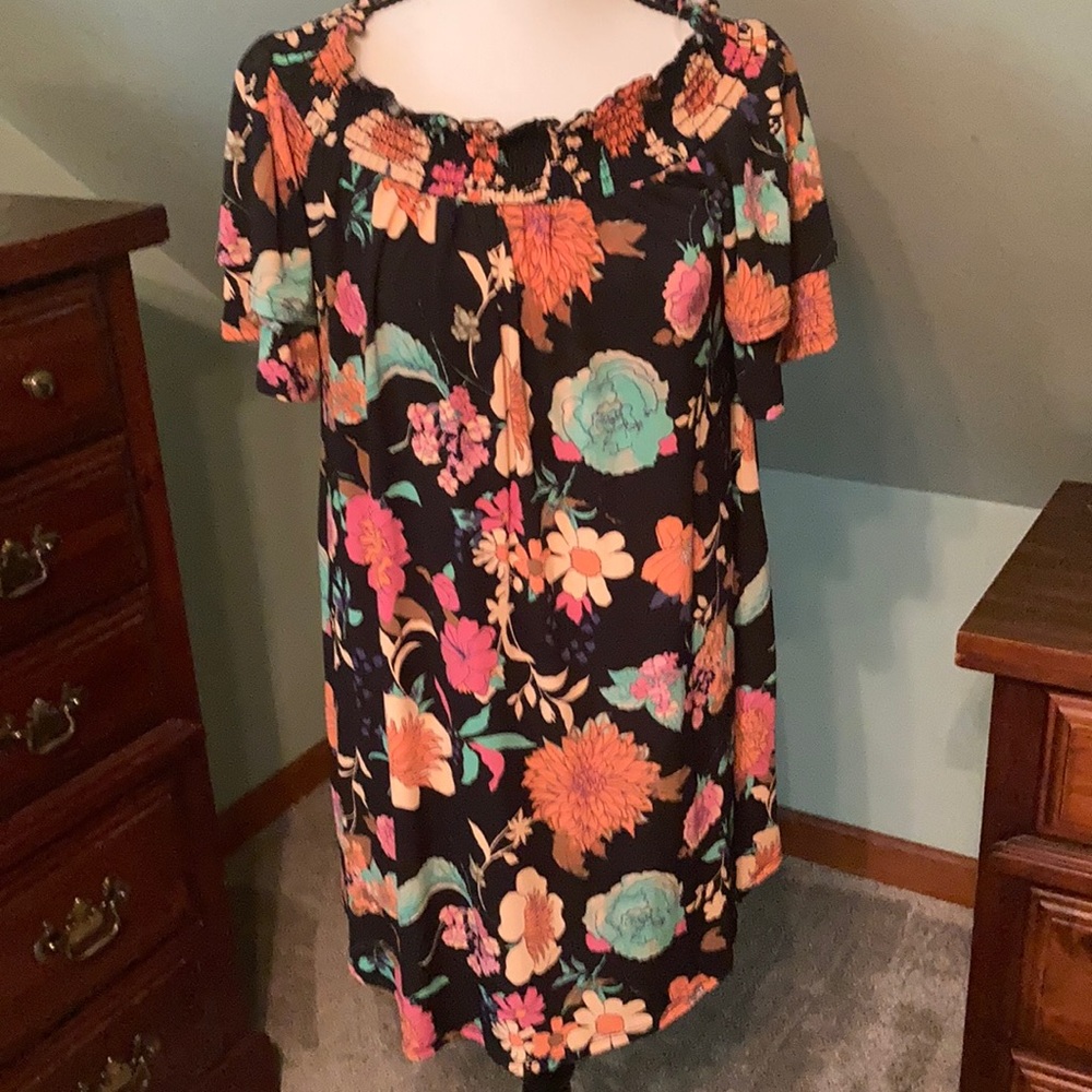 Ladies floral tunic size medium